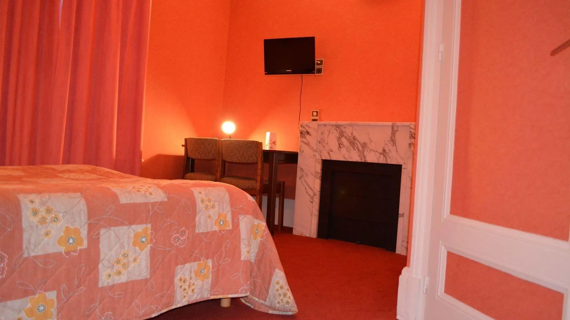 Hôtel Le Lyon Bron 2*,